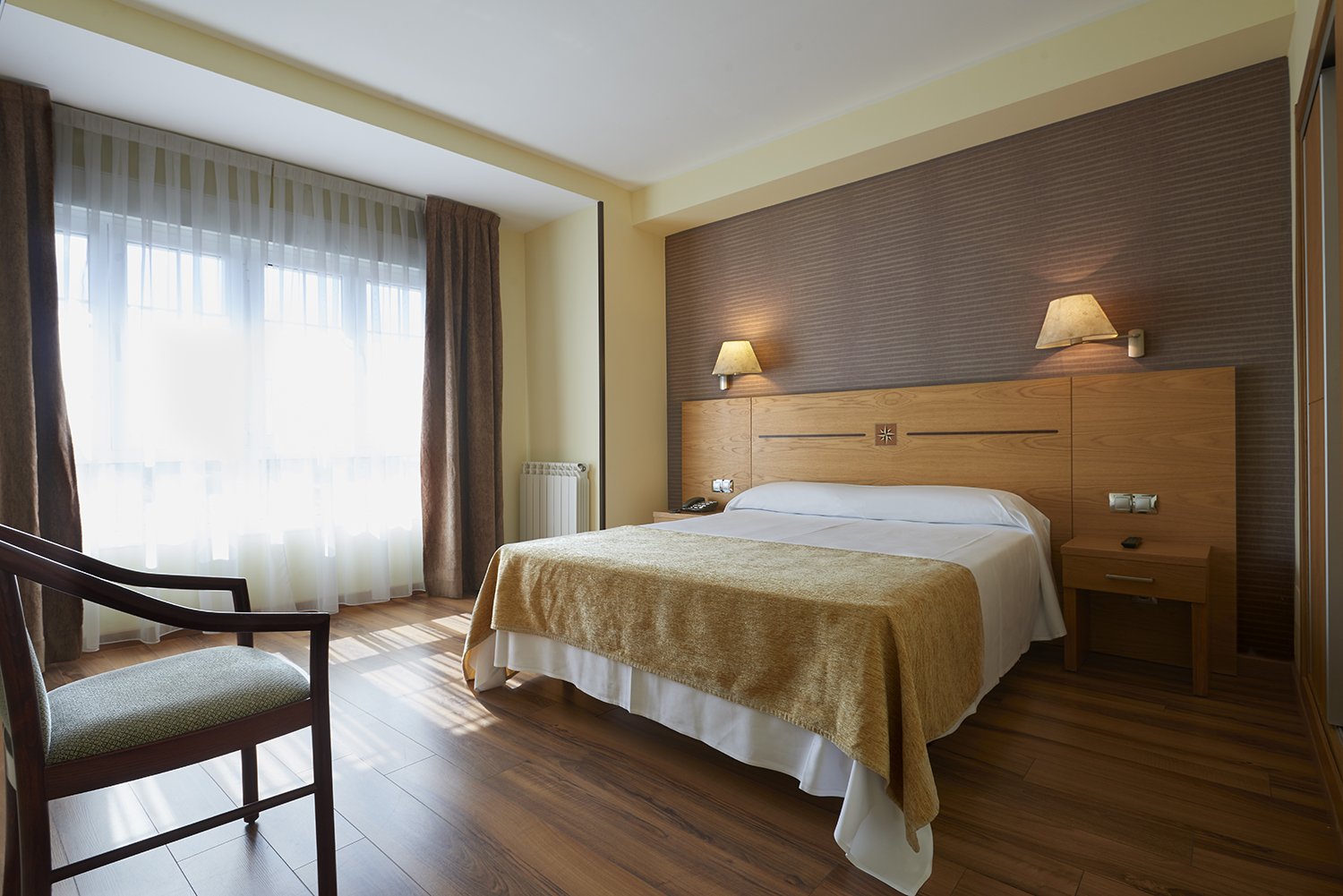 habitacion estandar hotel 40 nudos aviles asturias